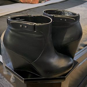 Torrid size 10 black heeled booties